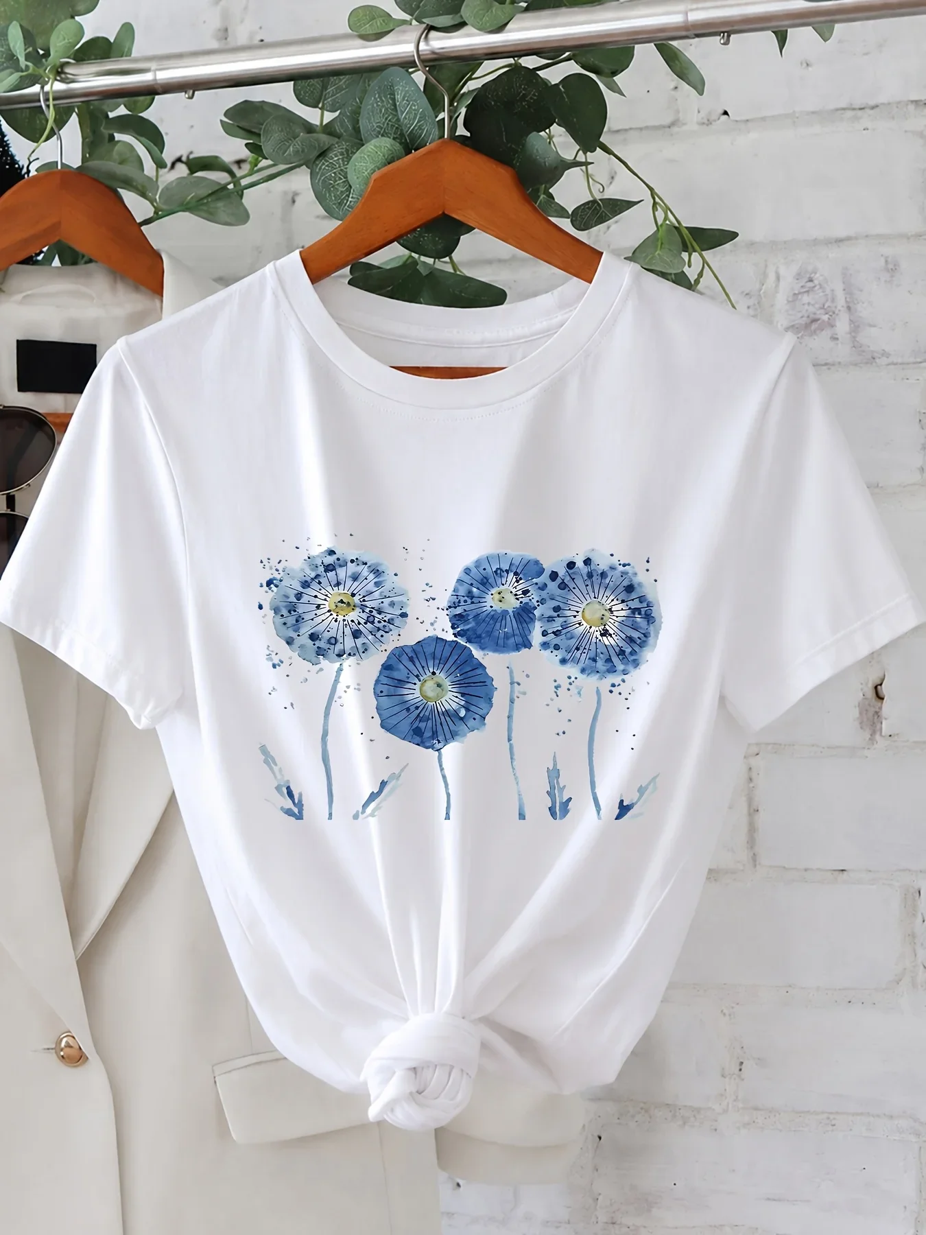 Women's New T-Shirt Fresh Natural Artistic Hand Painted Blue Watercolor Dandelion Print Casual Comfortable T-Shirt Cheap Clothes