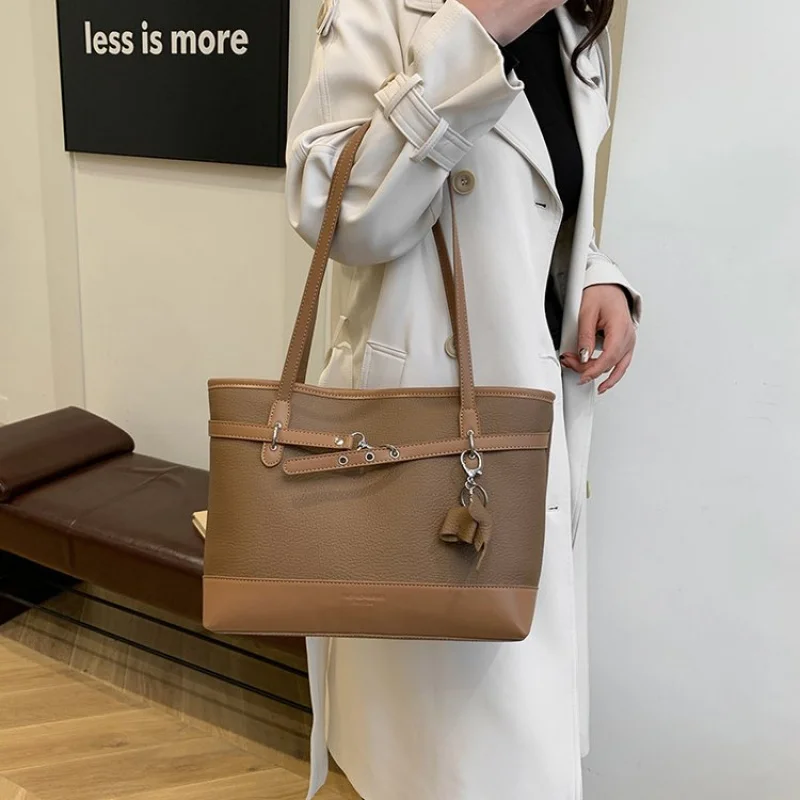 

High-End Unique Simple Messenger Purse Bag for Women with Solid Color and Large Commuter Function