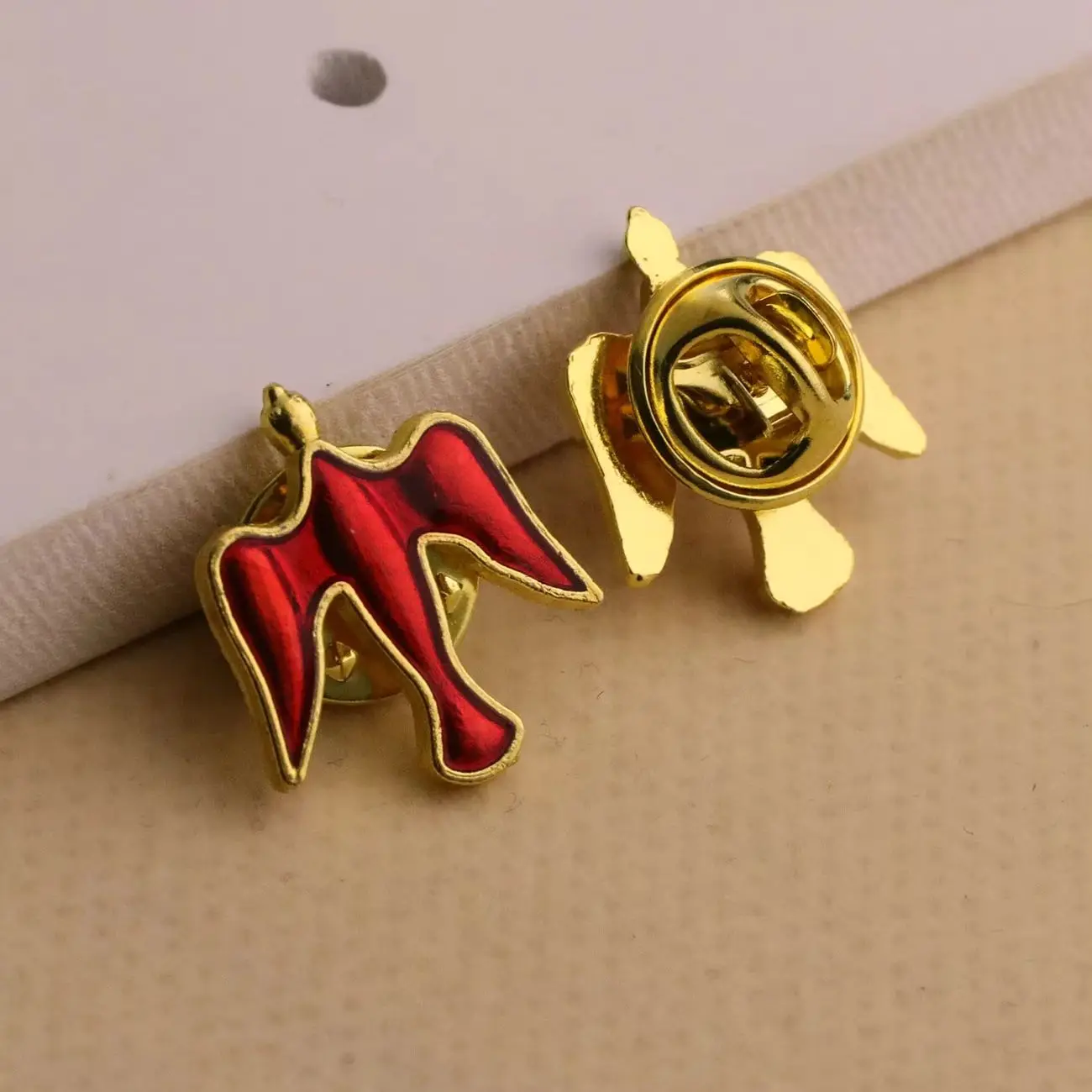 10 Uds. Broches de paloma del espíritu Santo esmalte rojo inspirador Pin de solapa accesorios de bautismo católico regalos de confirmación