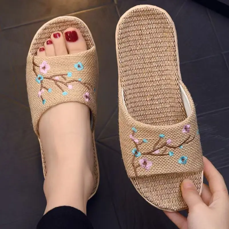 شباشب كتان نسائية صيفية لعام 2025 مطرزة أنيقة ونعل مسامي وإزالة الروائح الكريهة ناعمة ومناسبة لجميع المواسم #2