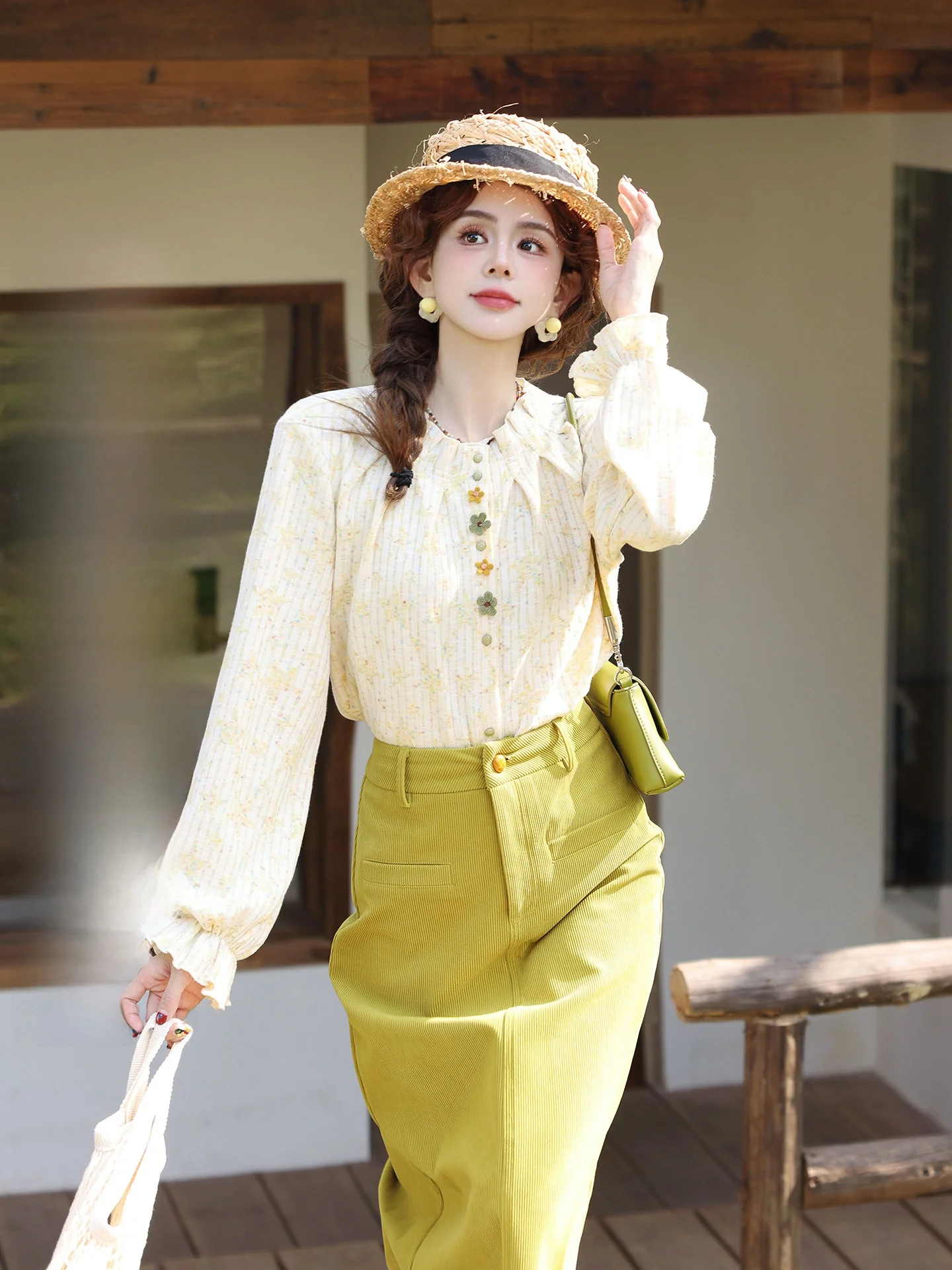 

Chen Jiajie Vintage Ruffle Trim Decorative Button Long Sleeve Women's Shirt Spring Fashion Elegant Style Polyester Fiber