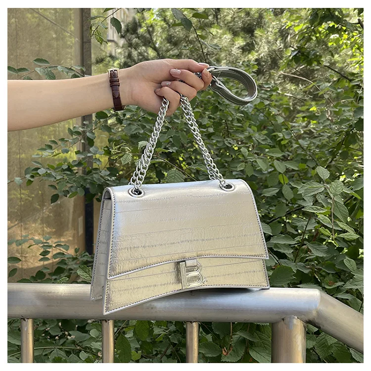 

Лето 2025 г., женская сумка через плечо «Песочные часы», регулируемая цепочка, подмышки, через плечо, дизайнерская ниша, кошелек с текстурой песка