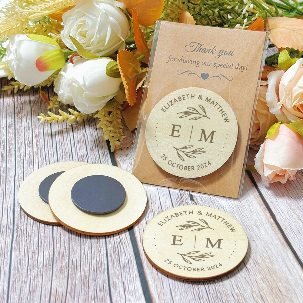 Personalized Wedding Magnet with Thank You Card, Wedding Favor for Guest, Round Shaped Wooden Fridge Magnet, 6 cm / 2.4 inch