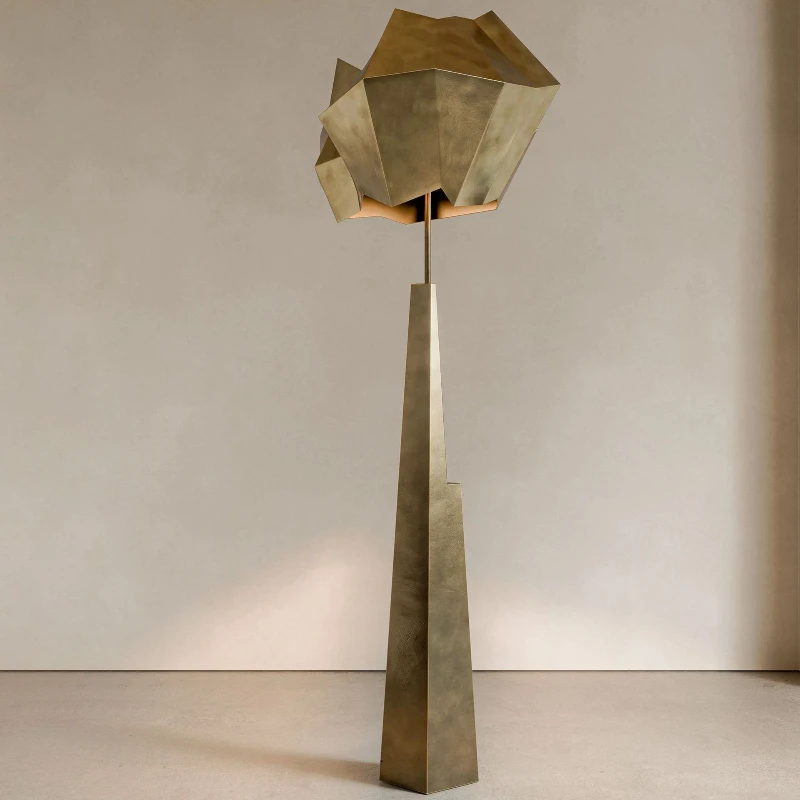 

French retro irregular metal floor lamp personalized creative living room exhibition hall entrance decoration ornament