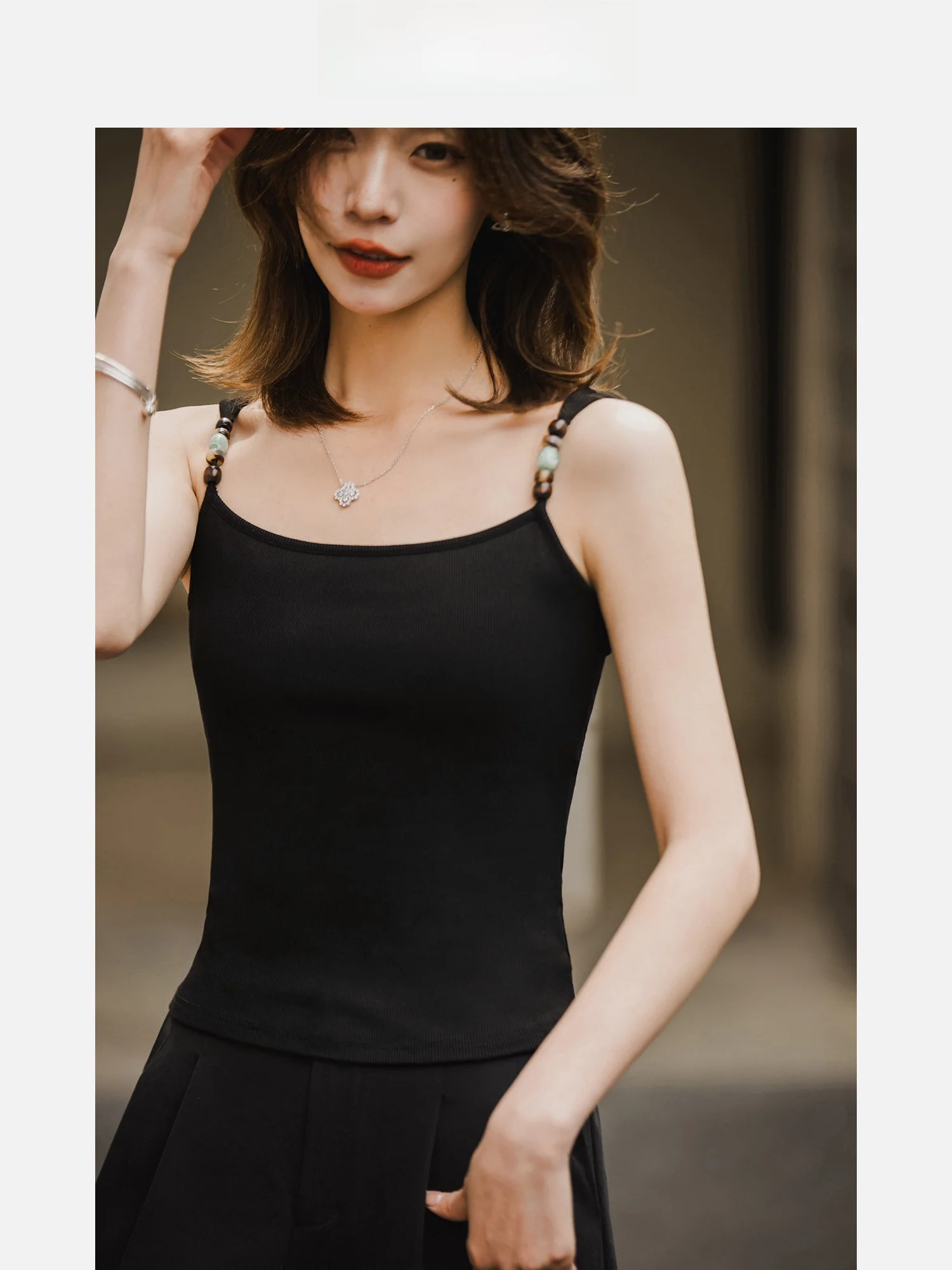 

Женский облегающий топ с U-образным вырезом и встроенными чашечками, черный, на бретельках, весна-лето, новый стиль, с бисерными бретелями, праздничный жилет