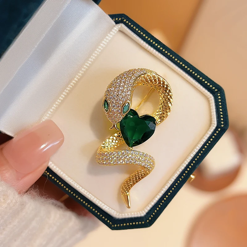 Retro Zircon Emerald Heart-shaped Snake Brooches Women\'s Clothes Accessories Animals Green Crystal Lapel Pin Corsage Accessories
