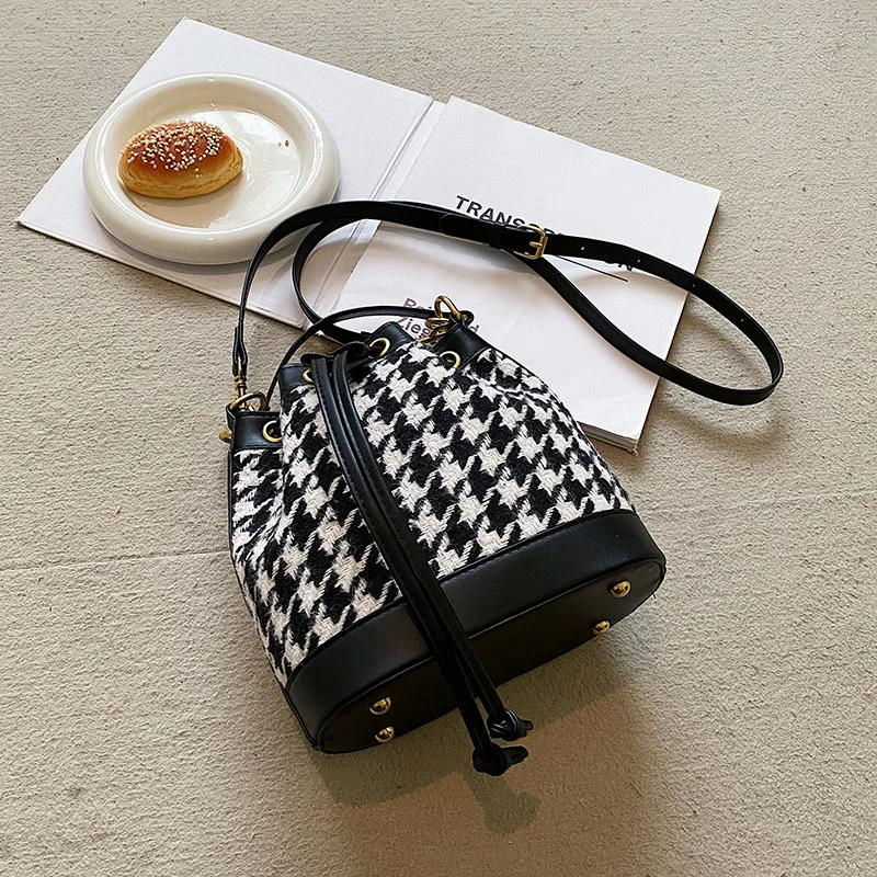 2022 Winter Woolen Houndstooth Shoulder Bag Fashion Bucket Bag Ladies Crossbody Bag For Women Designer Handbag Small Tote Bag