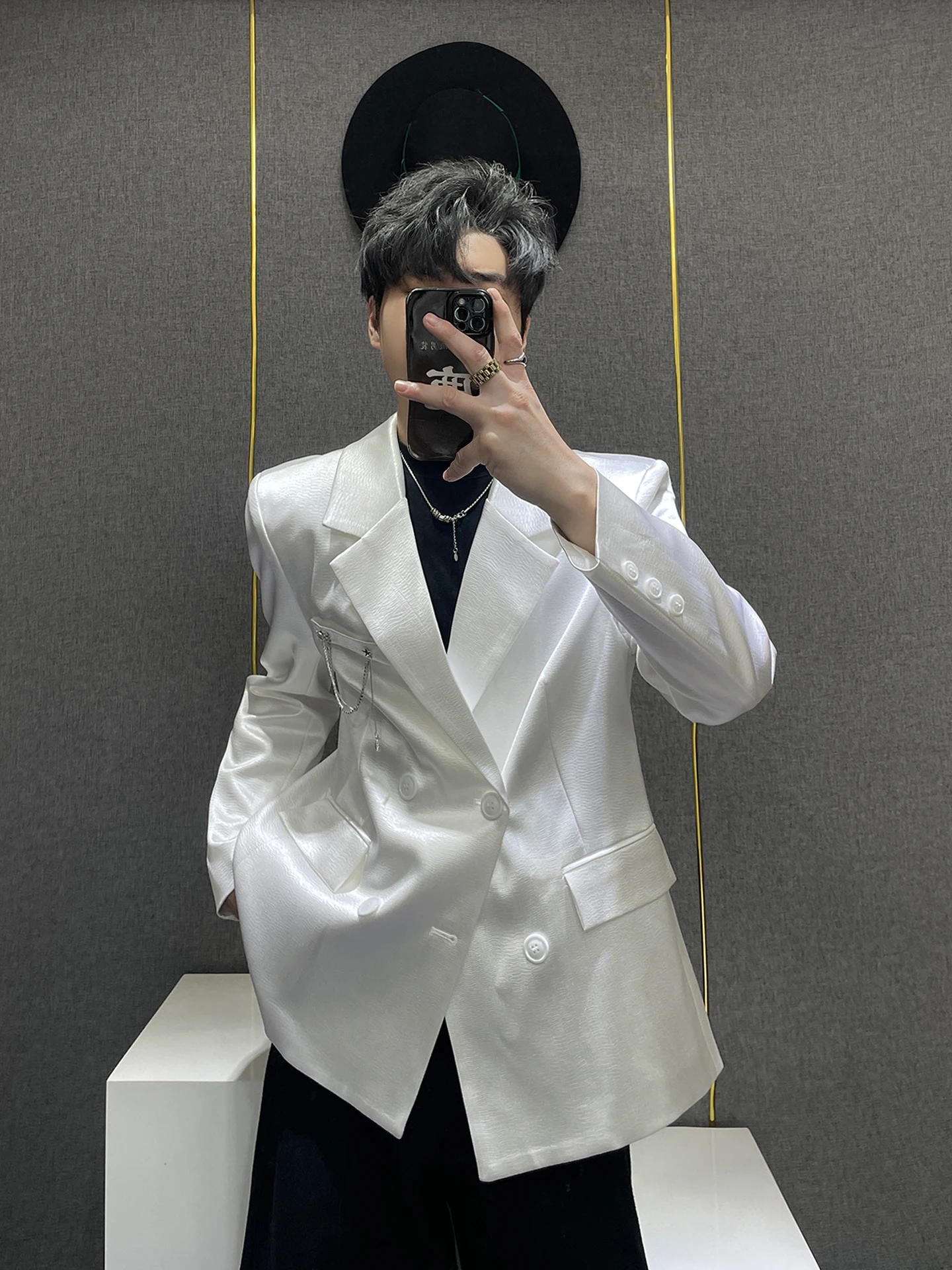 

White oulder Padded Men's Suit Jaet Double Row Buttons Faionable Autumn New Arrival Simple Sle Long Sve Pure Color