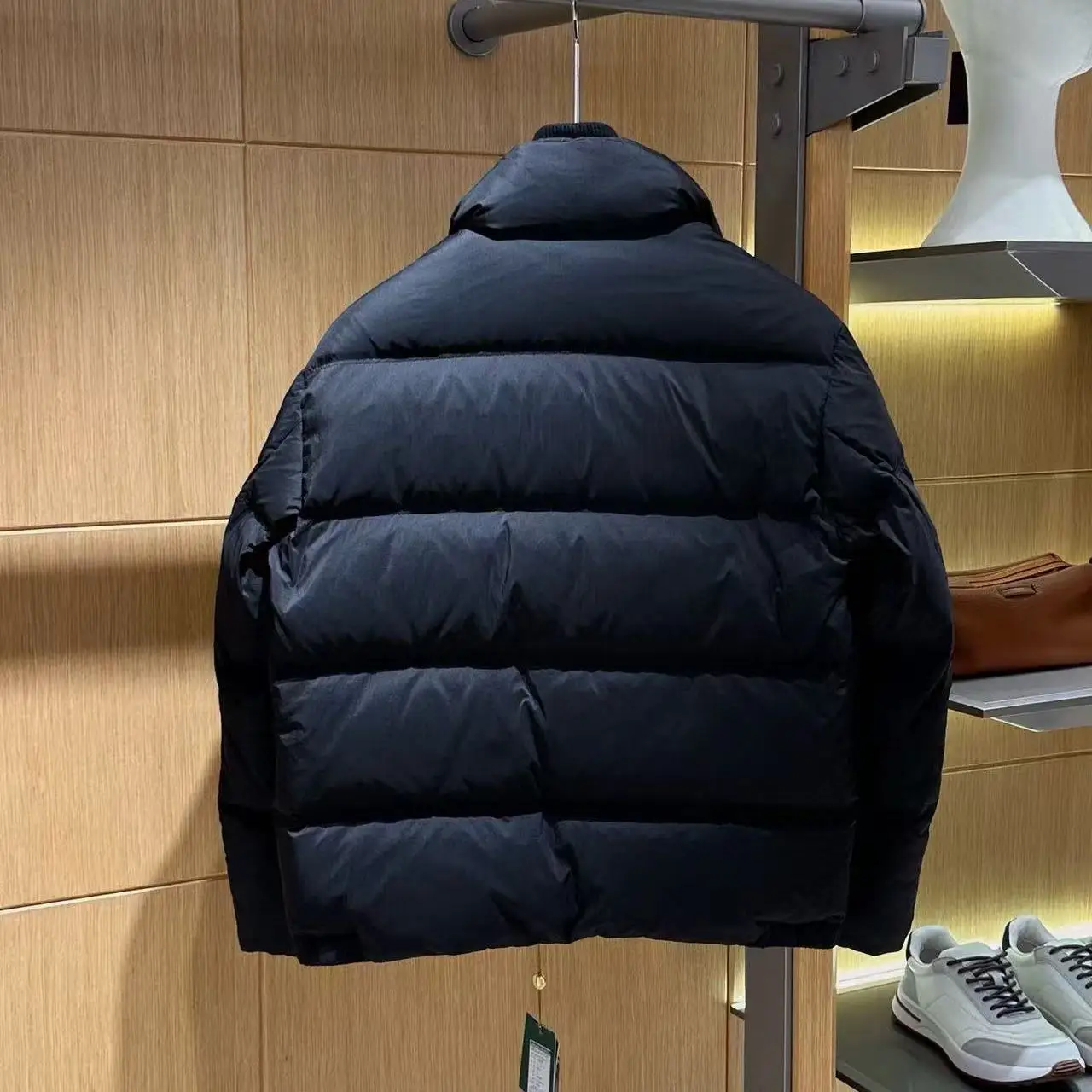 เสื้อแจ็คเก็ตขนเป็ดแบบเรียบง่ายสไตล์อิตาเลียนสำหรับผู้ชาย รุ่น 25ss