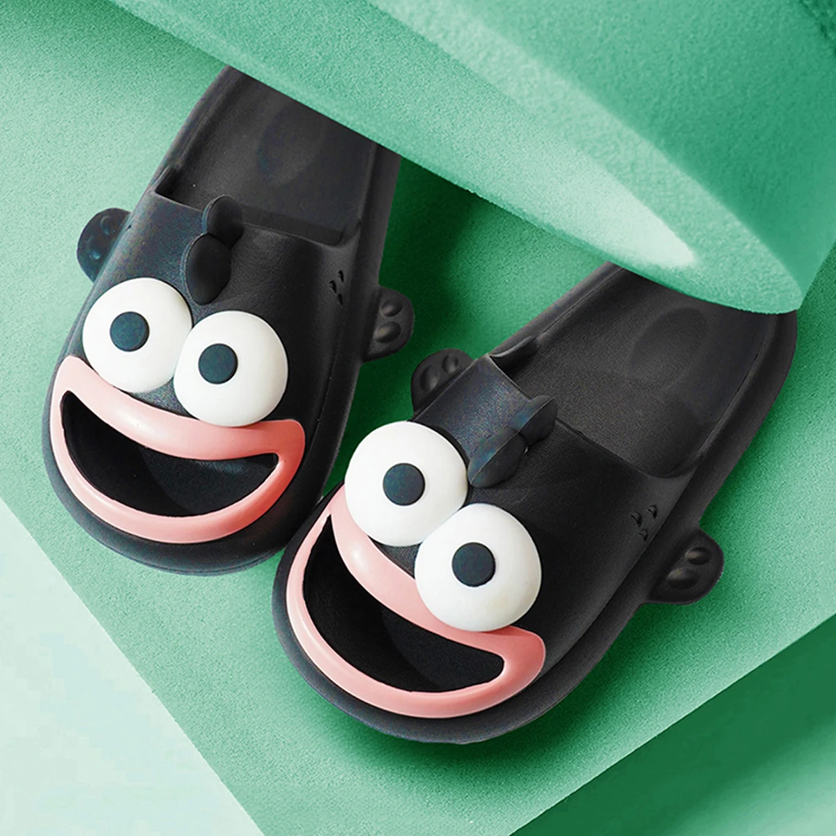 Schattige Grote Ogen Clown Vis Slippers Voor Vrouwen Zomer Badkamer Anti Slip Dikke Zool Cool Slippers Voor Externe Slijtage