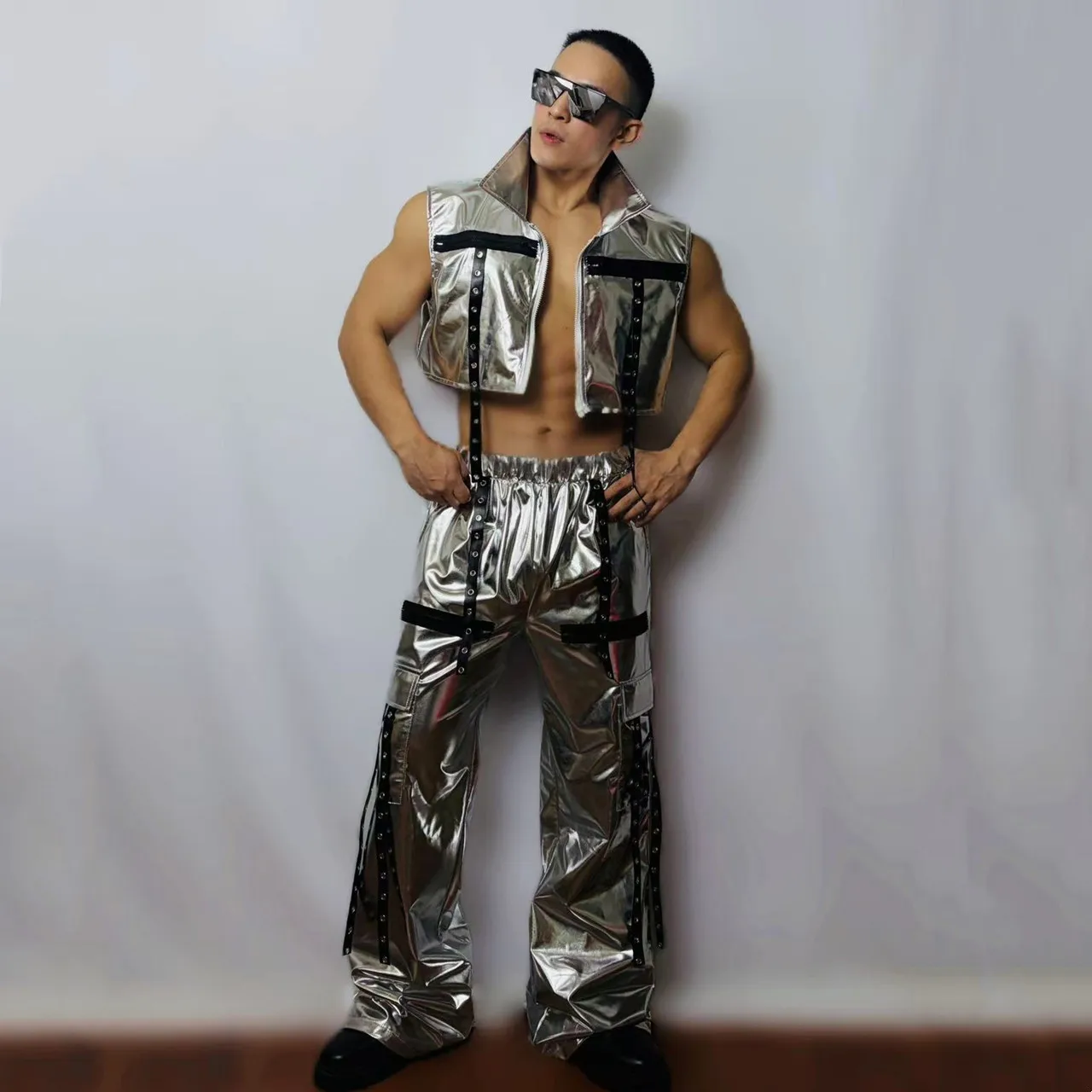 Męski Zestaw Kostiumowy Hip-hop Punk Srebrno-Czerwony Laserowy Bandaż Kamizelka Spodnie 2-częściowy Strój Klubowy Gogo Dancer Seksowny Strój Sceniczny