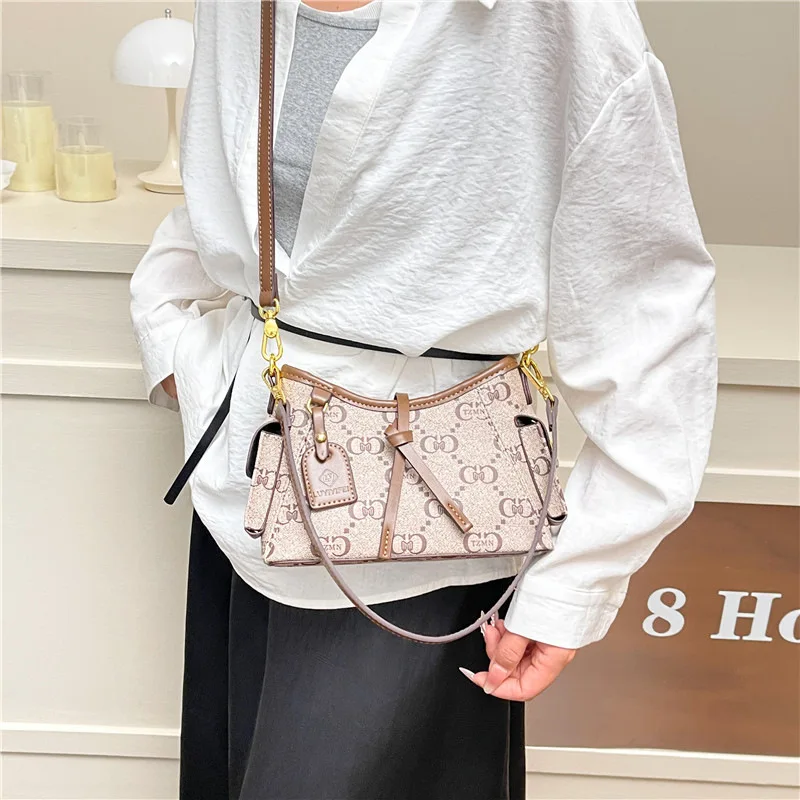 

2025 Retro Trend Women's Bucket Bag Fashion Versatile Printed Shoulder Messenger Commuter Bag