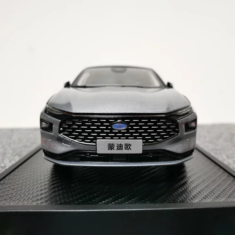 

1:18 Scale FORD MONDEO 2022 Alloy Car Model Diecast Toy Collectible Ornament Souvenir Toys