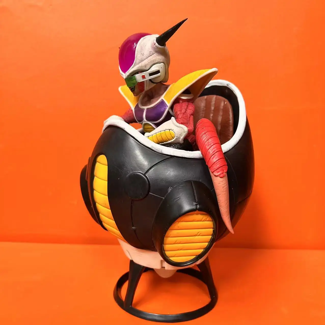 26 centimetri Foro Bianco Dragon Ball Frieza Nel Passeggino Anime Figura Modello Statua Collezione di Ragazzi Decorazione Del Desktop Ornamento Giocattoli