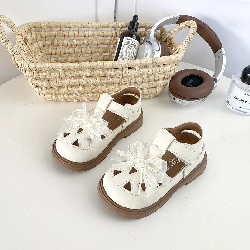 

2026 Spring New Children's Princess Sandals Fashionable and Comfortable Sweet Lace Beaded Bow Girls' Beach Shoes Toe Cap