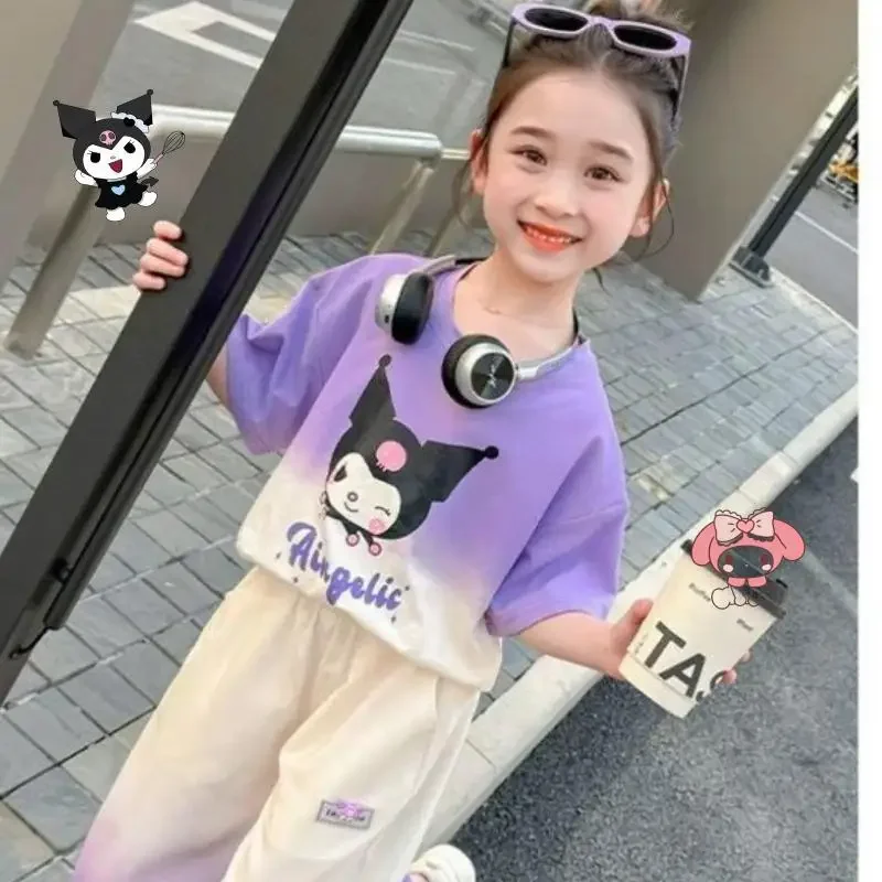 

Футболка Kuromi с героями мультфильмов для девочек, брюки Sanrio Kawaii, летний новый модный детский комплект, приятные для кожи мягкие быстросохнущие милые топы