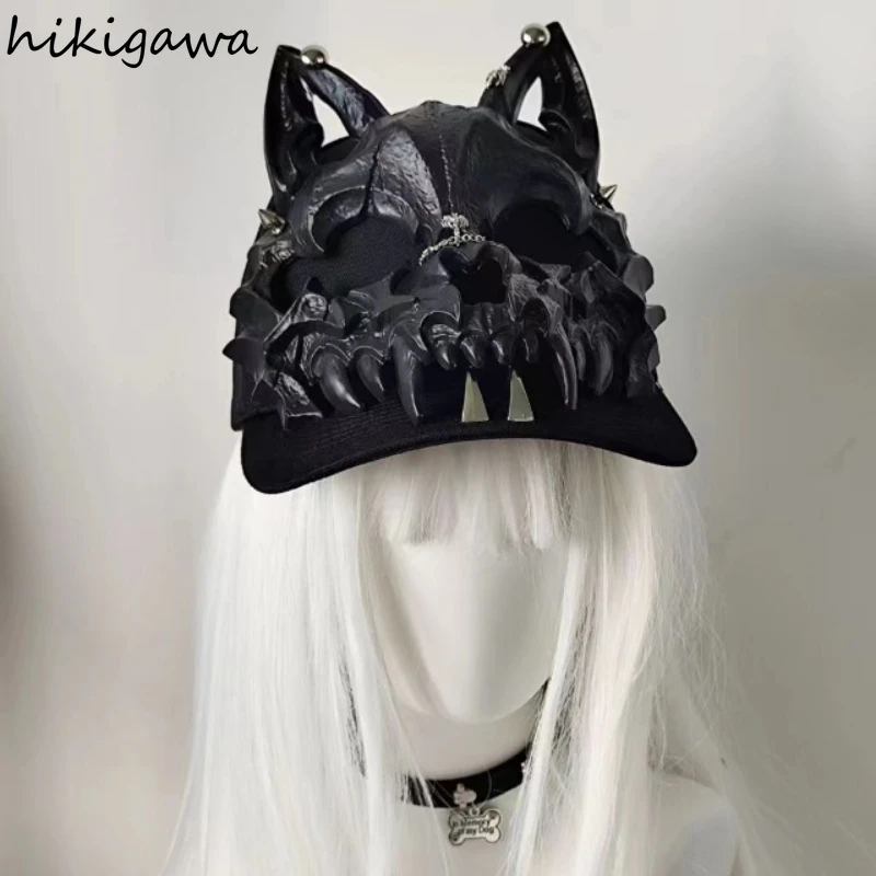 

Streetwear Baseball Caps Hip Hop Punk Rock Harajuku Rivets Snapback Caps Men Boy Cool Flat Peaked Adjustable Chic Baseball Hats