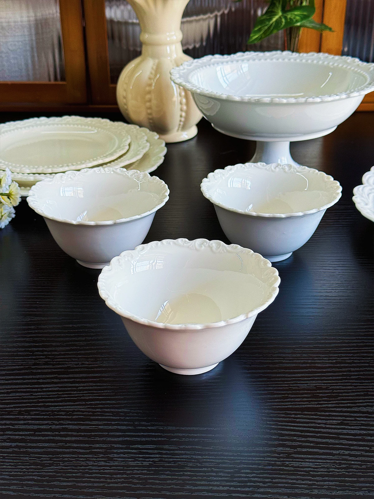 Elegant Dessert Bowl Set Luxury Feelings Special Good Looking Dining Utensils Ceramic Hand-Painted Fluted Design French Style