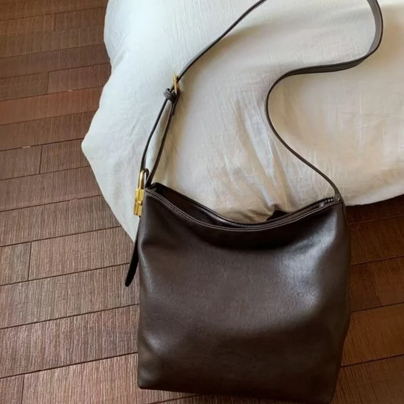 

New women's bags ,Elegant Quilted Leather Shoulder Bag,Multiple carrying options