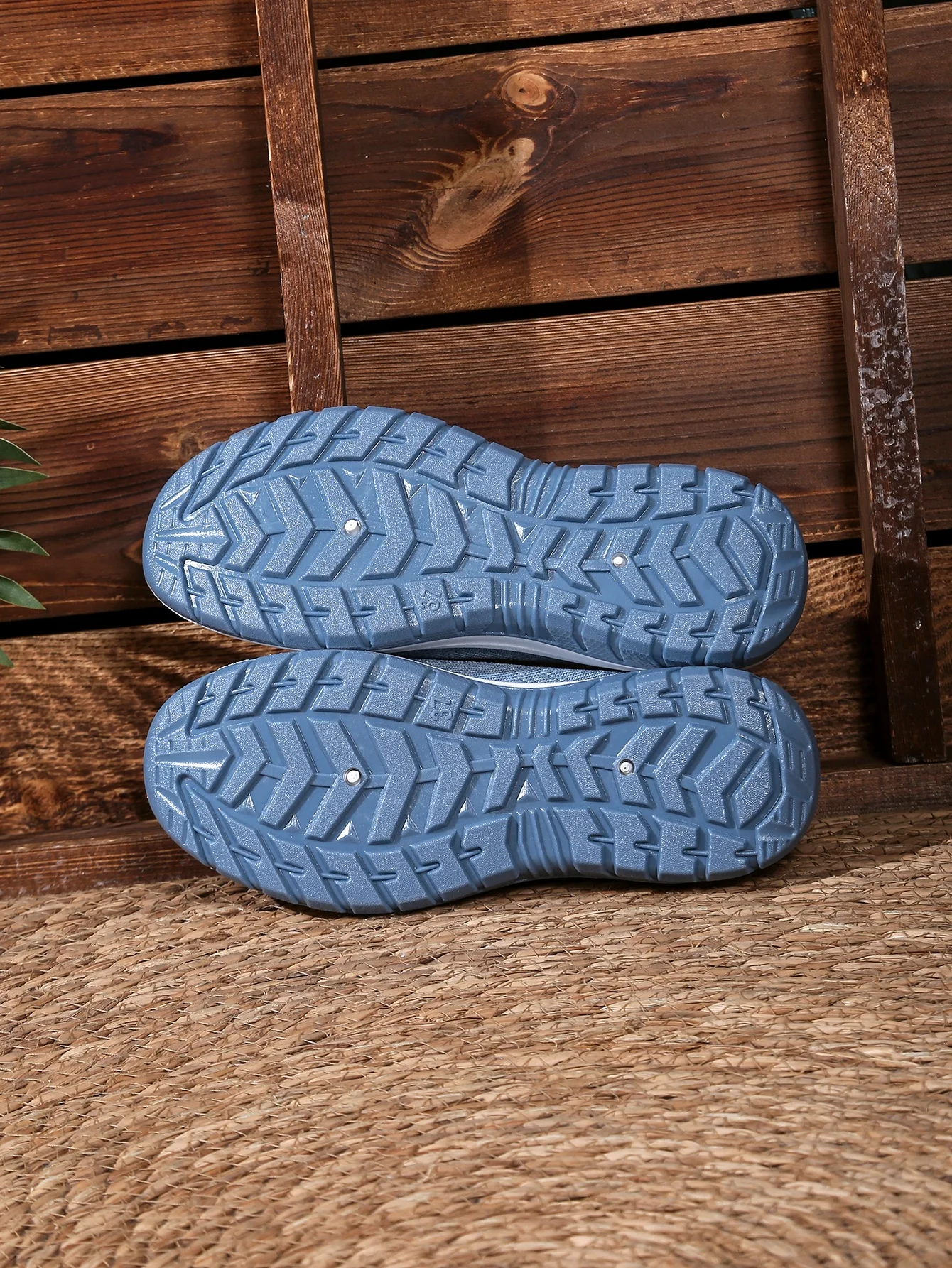 Sommerliche, atmungsaktive, hohlgestrickte Damen-Slip-On-Schuhe, rutschfeste, leichte Wandersneaker, lässige Mesh-Loafer für den Außenbereich – Detail 18
