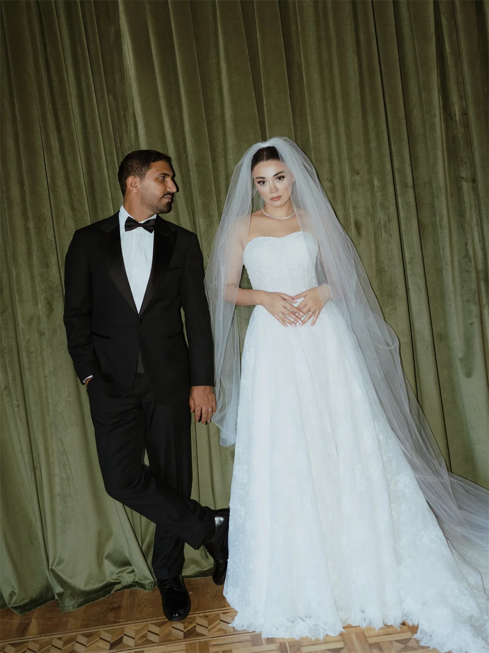 Tokyo Custom Strapless Lace Wedding Dress Soft Tulle Long Veil Elegant A Line Bridal Gown Classic Formal Wedding Outfit