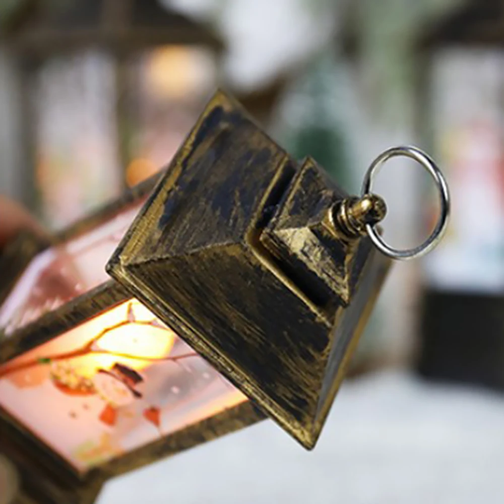 Christmas Wind Lantern Candlestick Classical Design Small Hanging Lamp Ornament Hanging Lamp Ornament for Home Patio Holiday