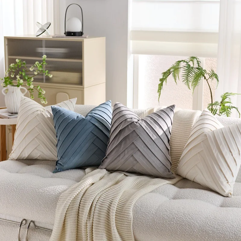 

2 Piece Solid Color V-shaped Pleated Cushion Cover Square Dutch Velvet Pillowcase Luxurious and Soft Pillow Covers Decorative