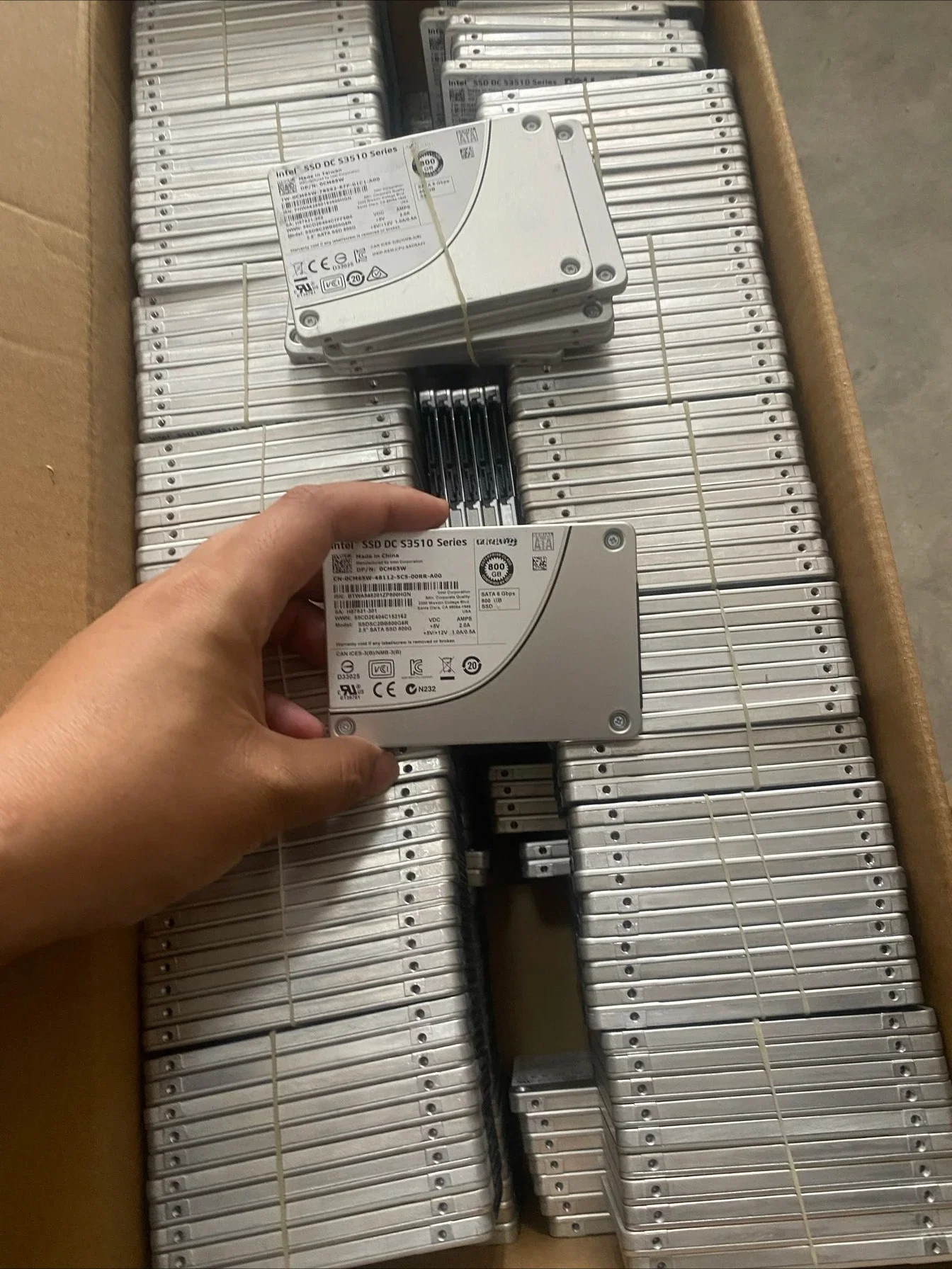 H PE 960G U.3 NVMe GEN4 G11 G10 Enterprise Solid State Drive 2TB Interno Externo SATA 3.0 Sem Fio para Uso em Servidores de Computador