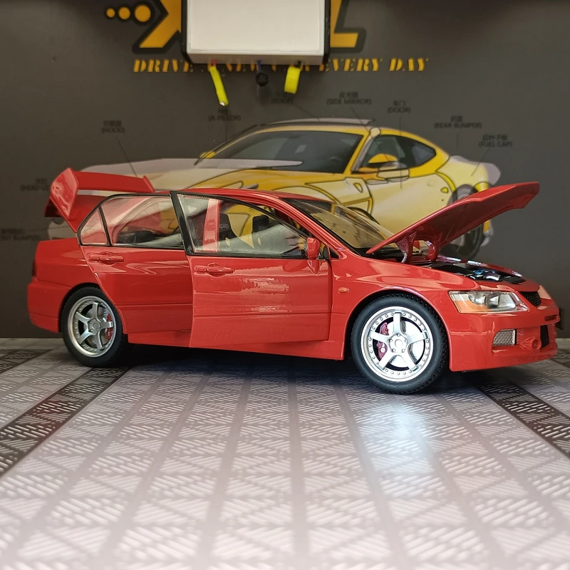 

1:24 Модель автомобиля из сплава Mitsubishi EVO 9-го поколения, звуковое и световое рулевое управление, шестидверное открывающееся украшение для суперкара