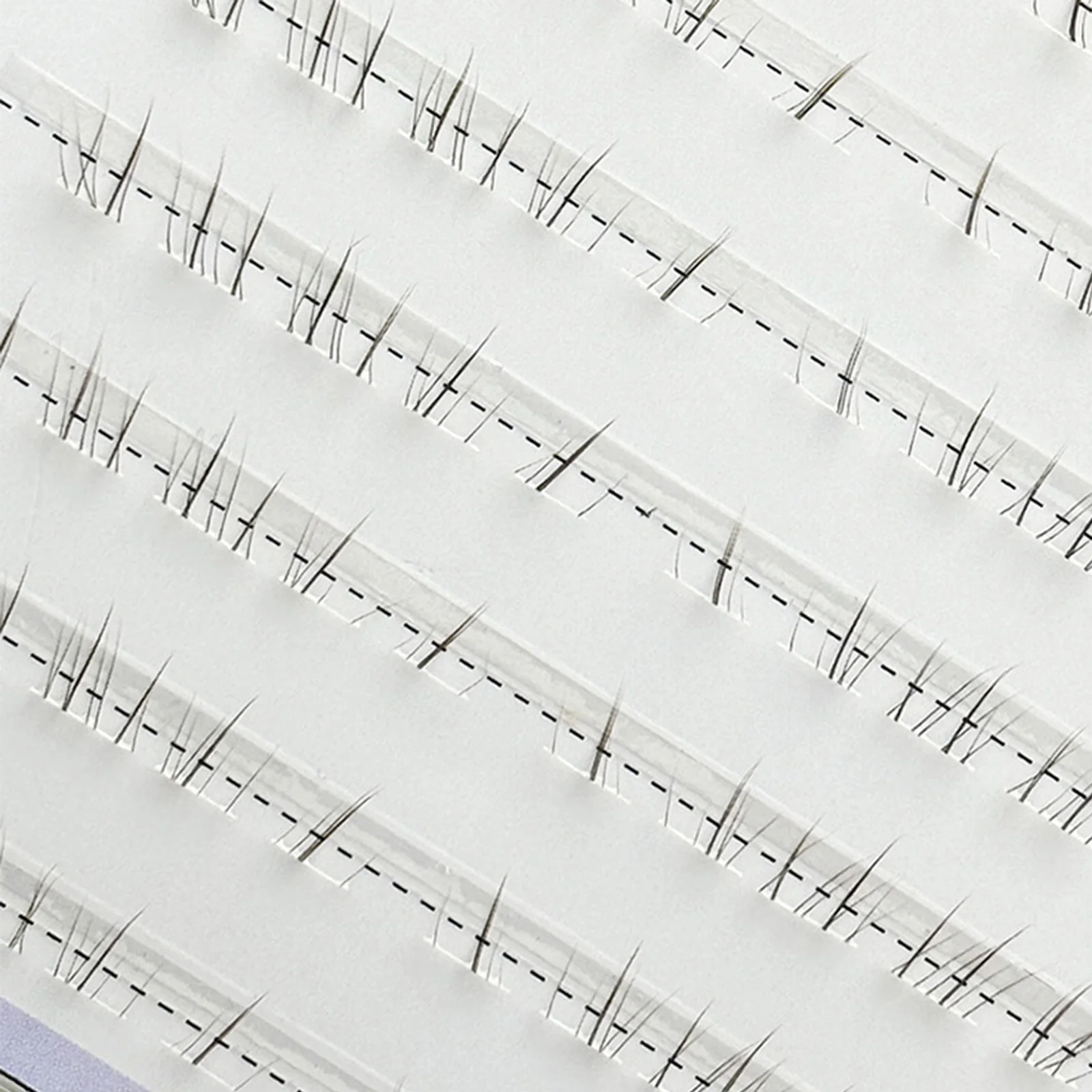 Sztuczne rzęsy do samodzielnego nakładania pod rzęsy, brązowe, długość mieszana 5-7mm, naturalny skręt C, rzęsy dolne z przezroczystym paskiem do makijażu.