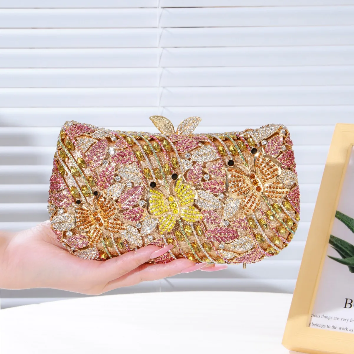 

Creative Hand-held Diamond-encrusted Hollow Rhinestone Women's Bag Banquet Clutch Dinner Bolsas Diseñador Lujo Cartera De Fiesta