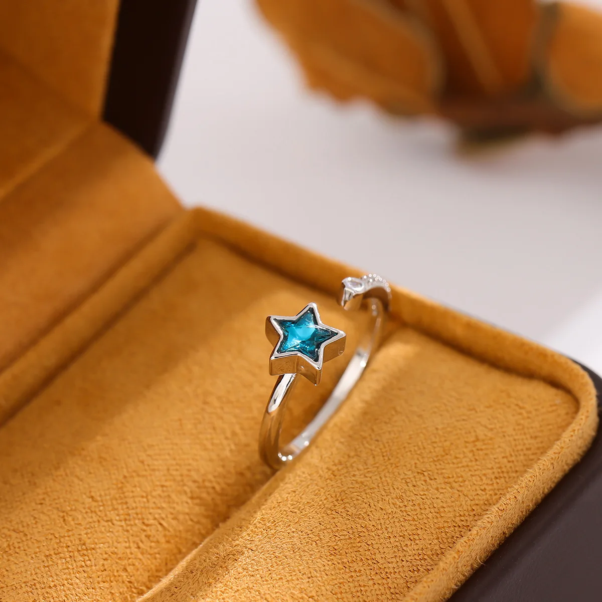 New Fashion Beautiful Deep Sea Blue Five-pointed Star 925 Sterling Silver Jewelry Personality Fresh Crystal Opening Rings  R044