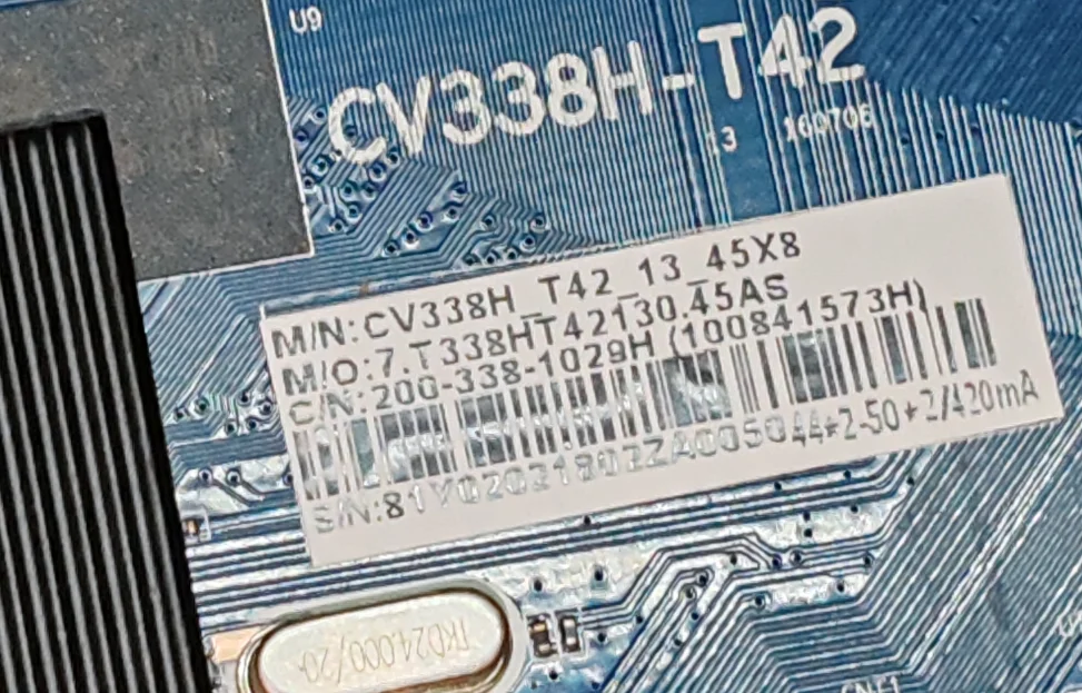 CV338H-T42   Test the physical photos of the network WiFi TV motherboard and send them together with the remote control view 2