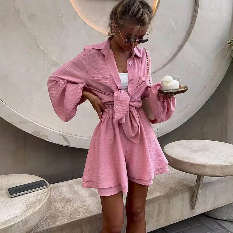 

Новые одинаковые комплекты. Элегантные однобортные рубашки с длинным рукавом и воротником-поло. Повседневные брюки. Комплекты из 2 предметов. Женские летние осенние костюмы.