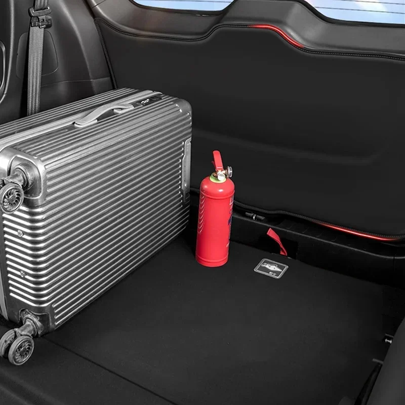 سيارة الخلفي الجذع الباب الخلفي مكافحة ركلة واقية حصيرة بولي Leather الجلود الديكور وسادة مكافحة الحشف وسادة ل Lynk & Co 08 2024 2025 2026 #4