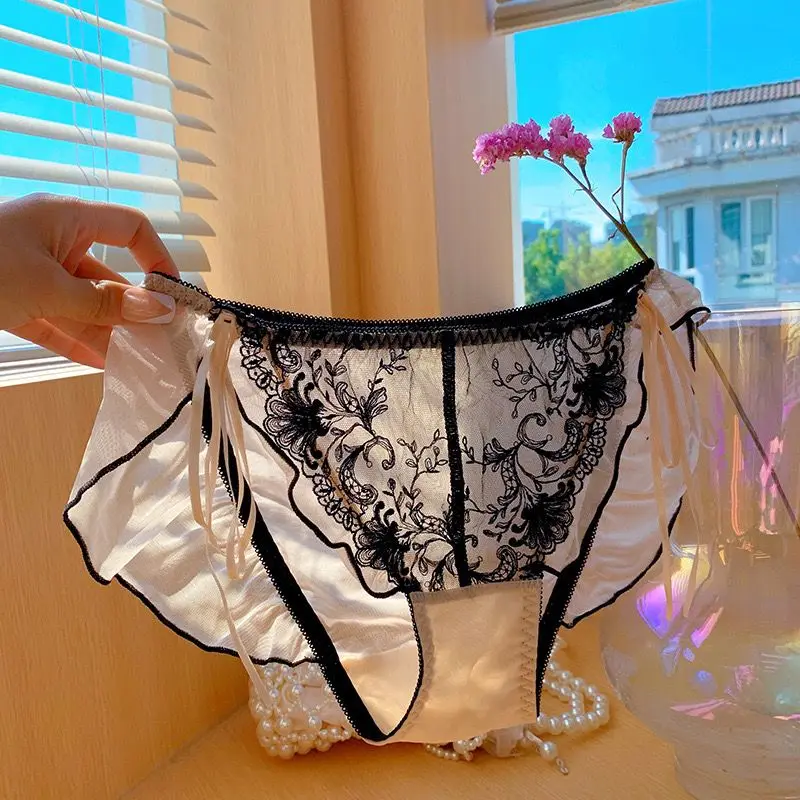 

Large Size Women's Underwear French Romantic High-end Lace Transparent Btiefs Sexy Slightly Plump Mid Waist Triangle Panties