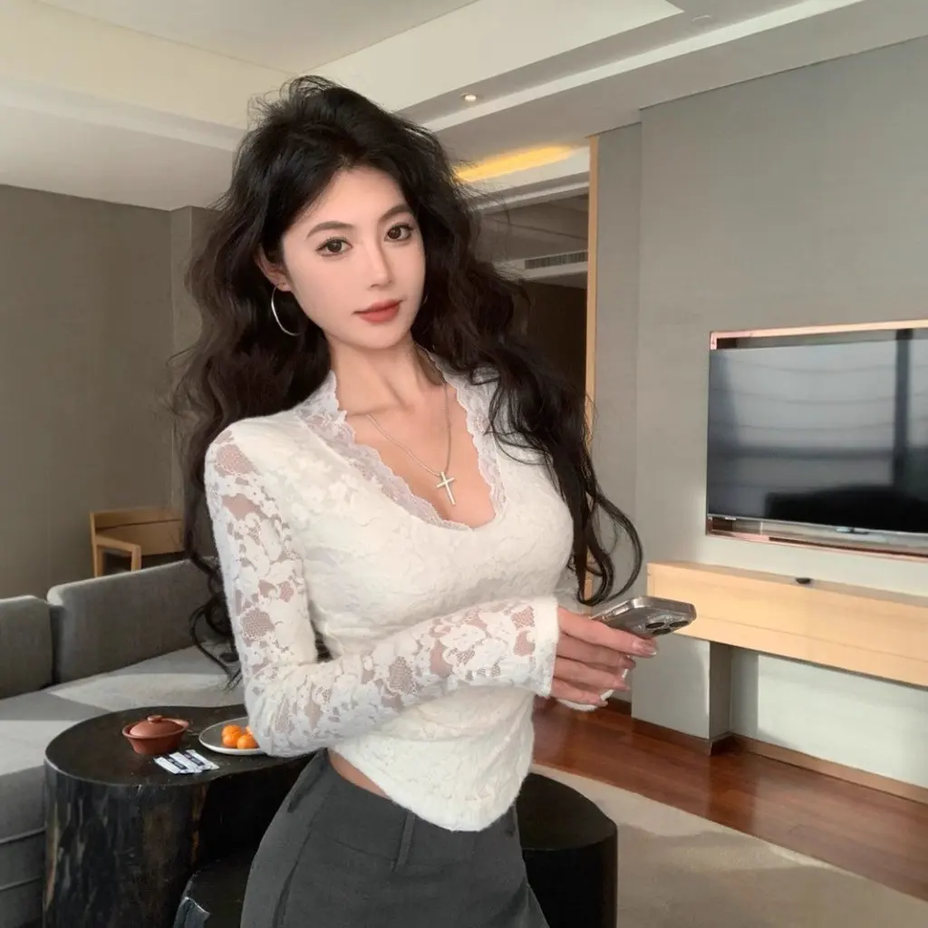 Pure stijl dames slim-fit lange mouwen fleece gevoerd kanten overhemd V-hals verdikte basislaag top voor herfst winter