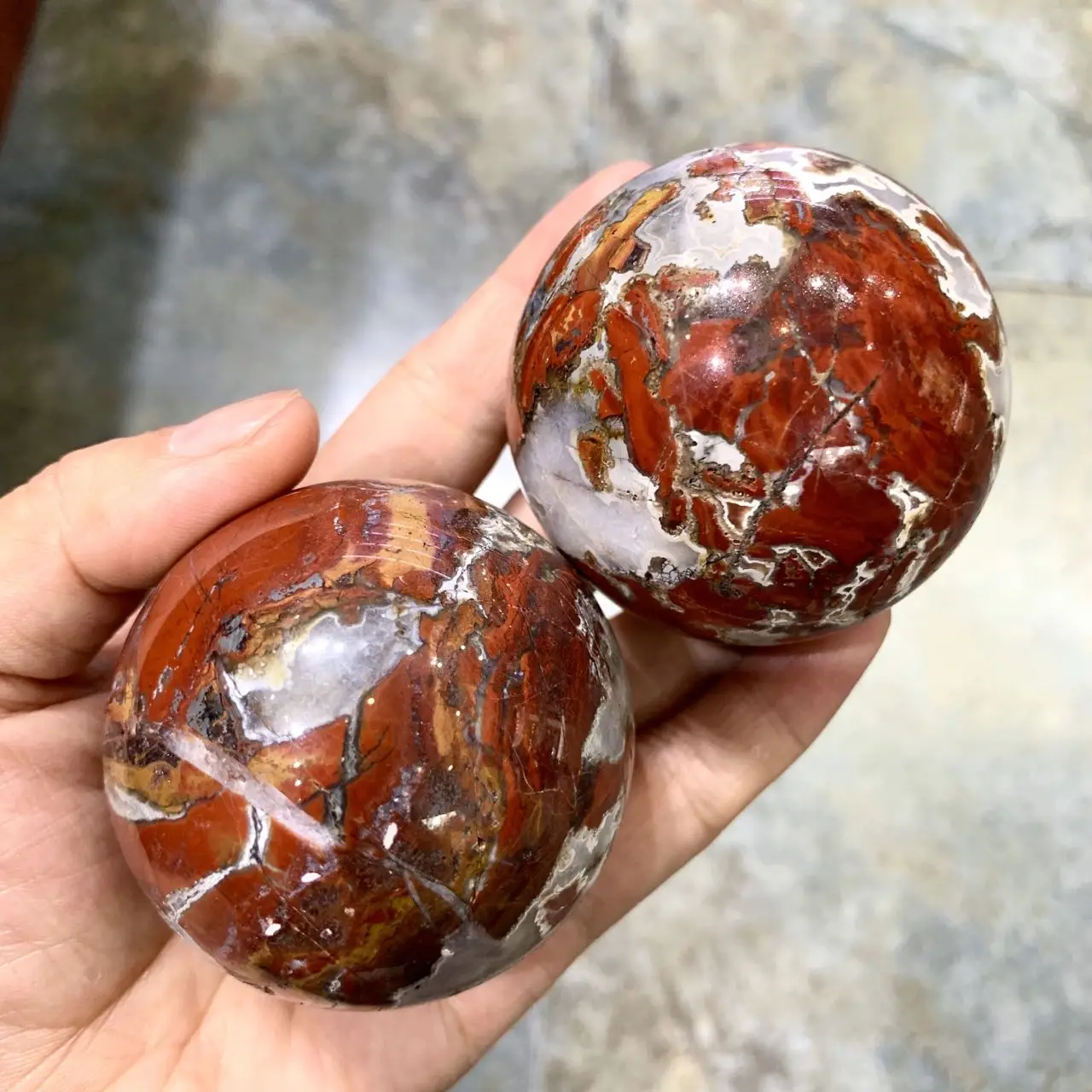 BeautifulNatural warring states period red ball Crystal Ball with Crystal Ball with Quartz Point Sample Healing Reiki Decoration