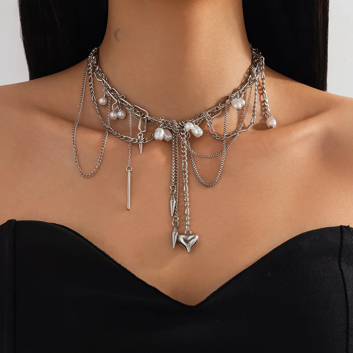 Vintage Unregelmäßige Imitationsperlen-Halsketten Elegante Punk Gothic Mehrlagige Quasten-Herz-Schichtkette Choker-Halskette für Damen