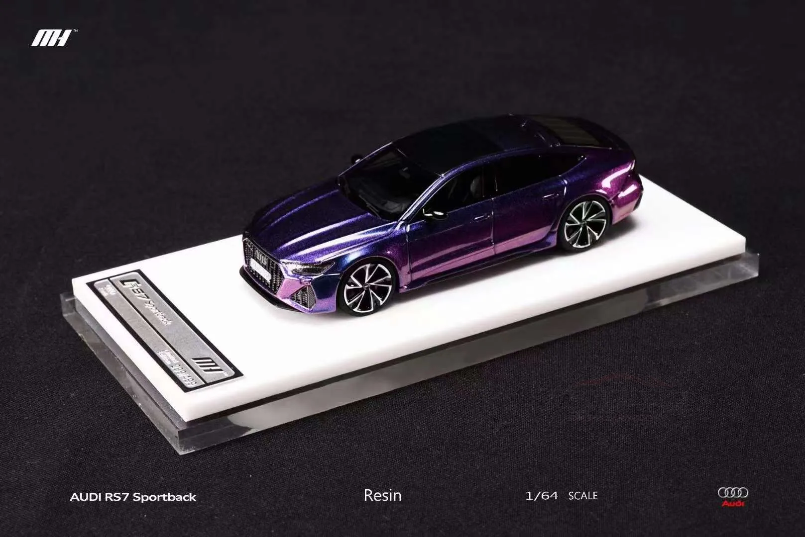 Motorhelix 1:64 Audi Rs7 resin ornament car model