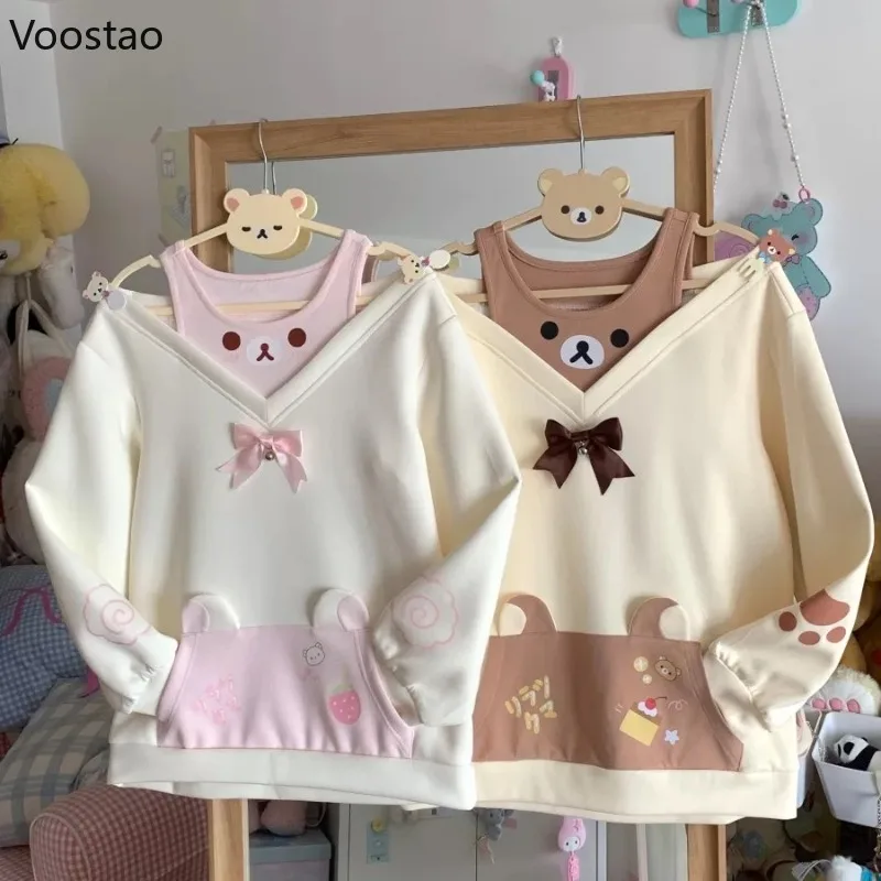 

Футболки с мультяшным принтом в стиле японской Лолиты, кавайные толстовки с длинными рукавами и милым медвежьим узором для девочек, повседневные милые топы с открытыми плечами