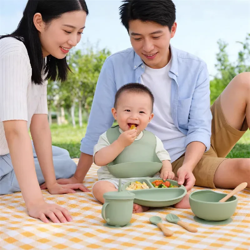 

Food Grade Silicone Baby Feeding Set 8-Piece Suction Bowl Spoon Bib Utensils Set for Infants And Toddlers Easy to Clean Durable