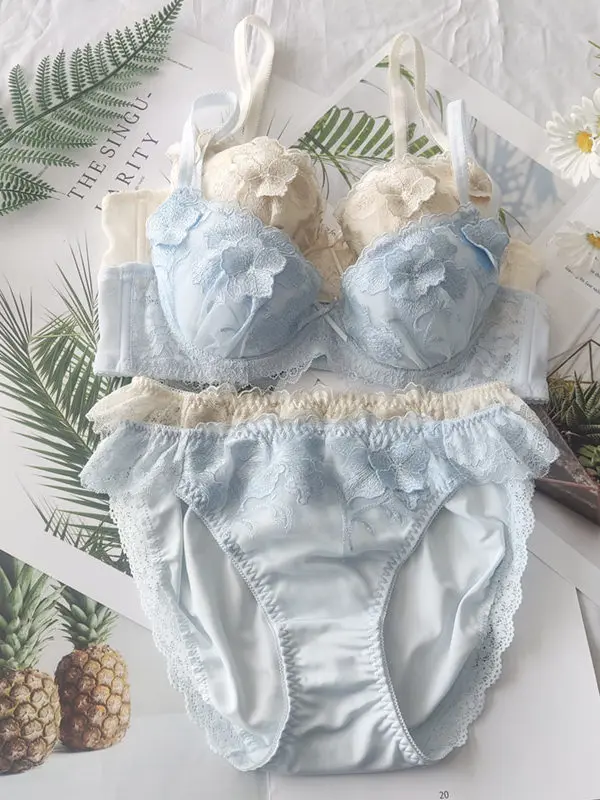 

Новый комплект нижнего белья в японском стиле с цветочным узором, с мягкими чашечками и косточками, тонкий дизайн, свежий и простой стиль, средняя толщина, идеально подходит для неглубокой груди.