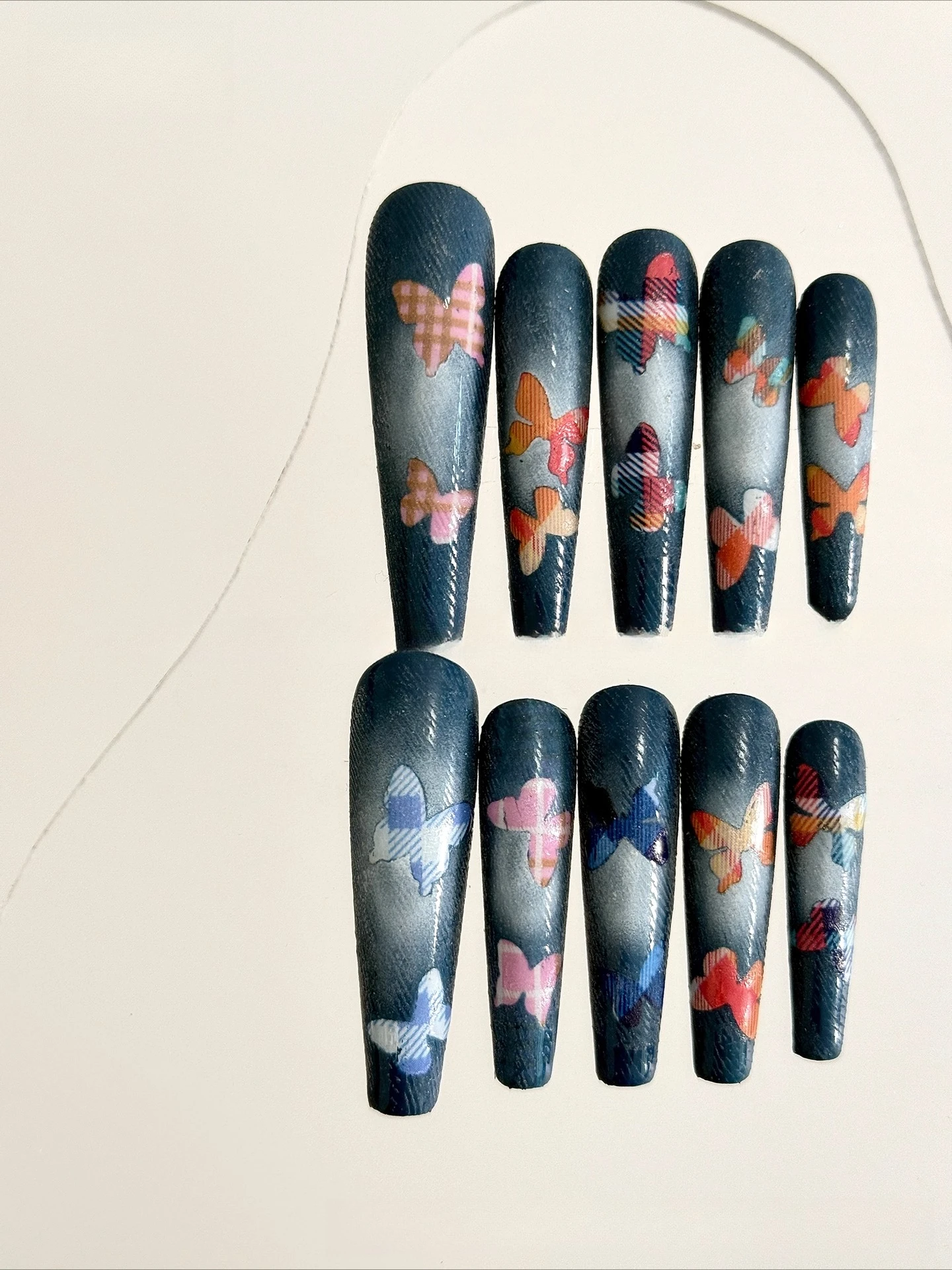 

Новые длинные ногти ручной работы 3D с бабочкой, джинсовые ногти, полые ногти в клетку, синие пряникулы, рельефная серия, накладные ногти