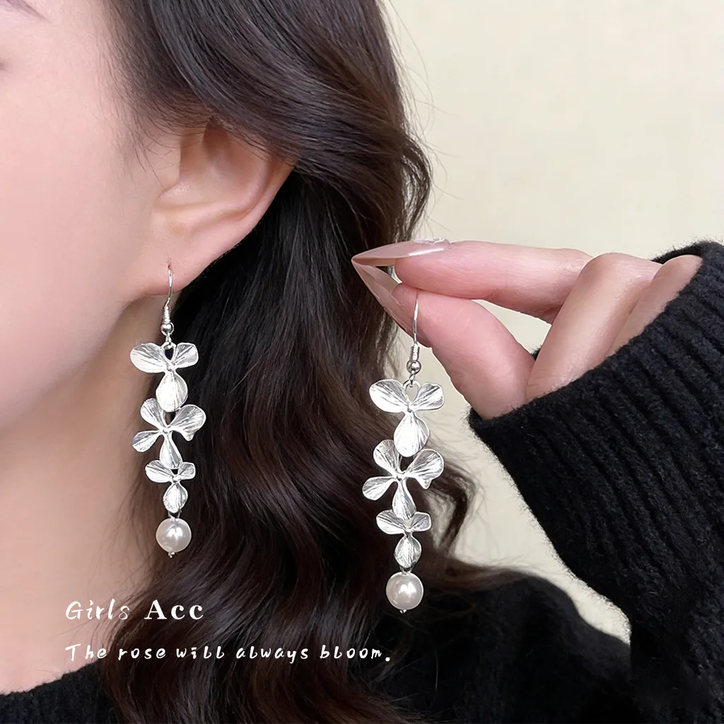 Women Fashion Commute New Chinese Ethnic Matte Flower Dangle Earrings Long Silver Floral Tassel Vintage Senior Sense Ear Jewelry