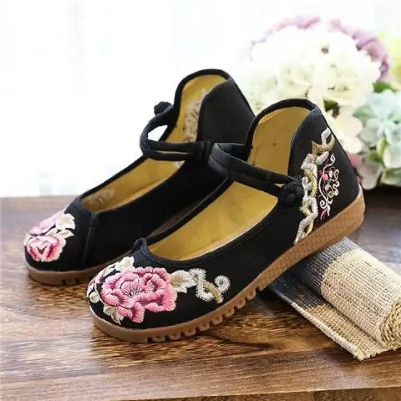 2024  Woman's Chinese Traditional Flat Sole Embroidered Flower Shoe Soft Sole Mary Jane Shoe Ethnic Style Round Toe Canvas Shoes