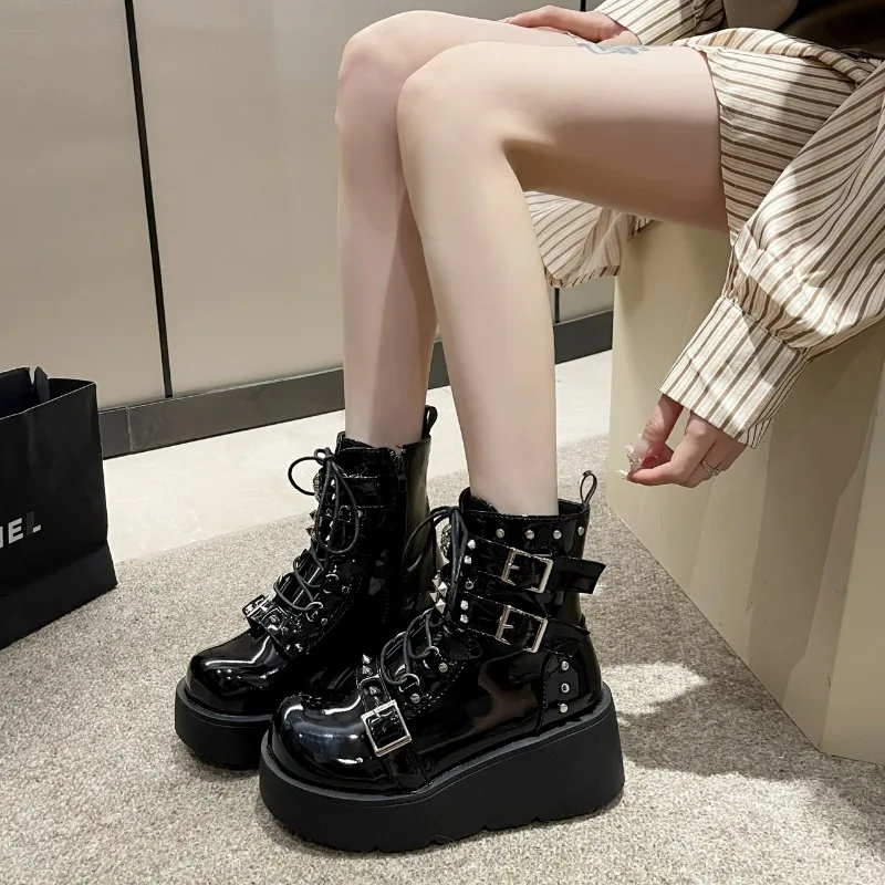 New Platform Boots Women Fashion Patent Leather Ankle Boots New Autumn Winter Punk Metal Chain Short Boots Motocycle Boots