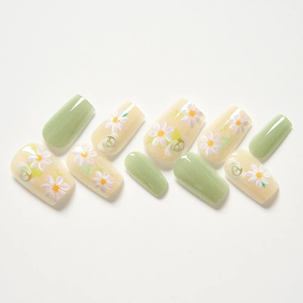 10 Stks/set Korte Glanzende Lente Draagbare Nail Art Kleurrijk Bloemendesign Zoete Temperament Pers-On Nagels Set Met Zelfklevende Lipjes