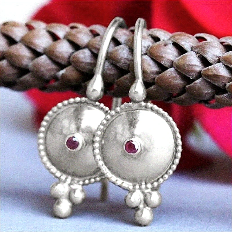 Ethnischer Stil, Vintage-Stil, eingelegter roter synthetischer Zirkonia, silberner Anhänger, Ohrringe, Damenmode, Charme, Bankett, Festival, Schmuck, Geschenke