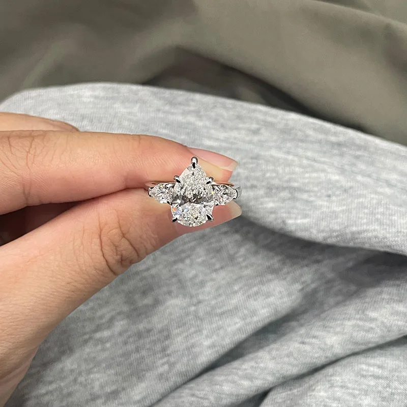 3 Karat birnenförmiger, im Labor gezüchteter Diamantring, IGI-zertifiziert, DEF VS-VVS, Platin 950, Dreistein-Verlobungs- und Ehering für Damen – Detail 6